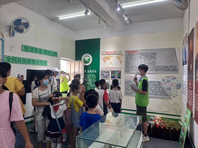 三鄉(xiāng)鎮(zhèn)開展“拒絕毒品，你我同行“禁毒教育基地參觀活動(dòng)照片1.jpg