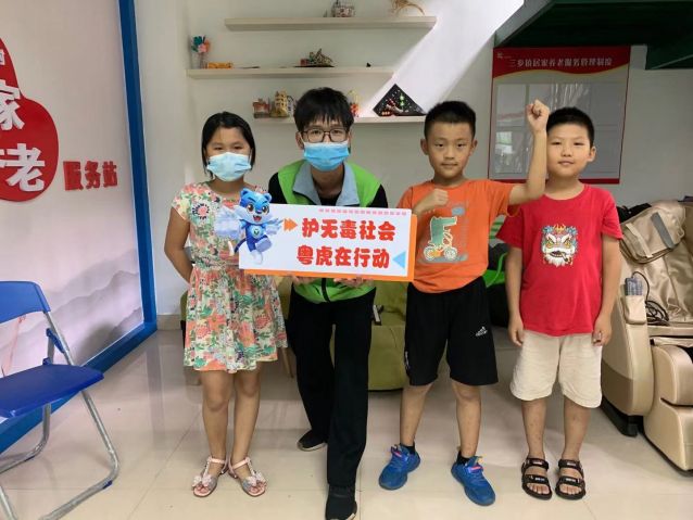 三鄉(xiāng)鎮(zhèn)開展“ 紅色引領(lǐng):禁毒先鋒我來(lái)當(dāng)”禁毒宣傳教育活動(dòng)圖片1.jpg