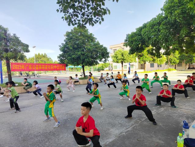 橫欄鎮(zhèn)武術(shù)操練習(xí)圖片 1.jpg