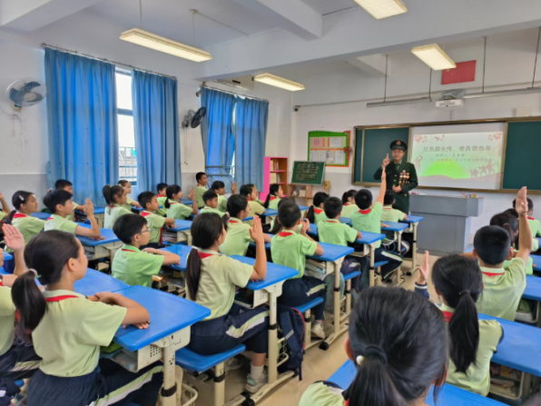中山優(yōu)秀退役軍人為學(xué)子點亮愛國強軍夢